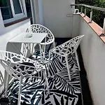 Flh Liberty - 2 Queen Beds, Balcony & Free Parking