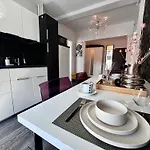 Flh Liberty - 2 Queen Beds, Balcony & Free Parking *