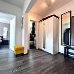 Flh Liberty - 2 Queen Beds, Balcony & Free Parking *
