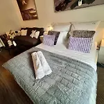 Flh Liberty - 2 Queen Beds, Balcony & Free Parking 公寓 康斯坦察