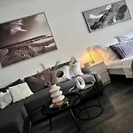 Flh Liberty - 2 Queen Beds, Balcony & Free Parking * 康斯坦察