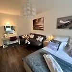 Flh Liberty - 2 Queen Beds, Balcony & Free Parking *
