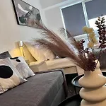 Flh Liberty - 2 Queen Beds, Balcony & Free Parking