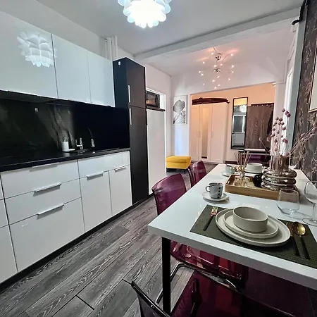 Apartment Flh Liberty - 2 Queen Beds, Balcony & Free Parking Constanta