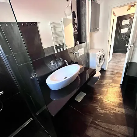 Apartment Flh Liberty - 2 Queen Beds, Balcony & Free Parking Constanta