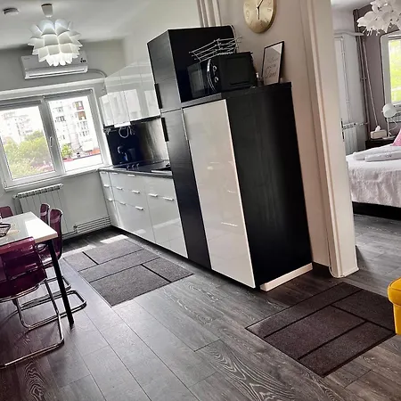 Apartment Flh Liberty - 2 Queen Beds, Balcony & Free Parking *