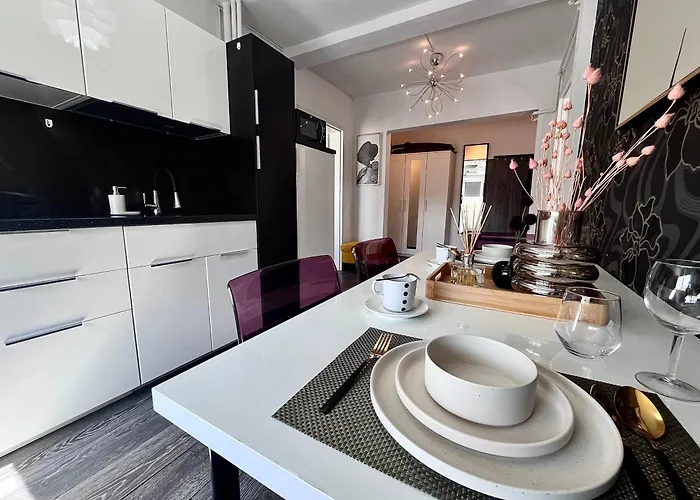 Flh Liberty - 2 Queen Beds, Balcony & Free Parking *