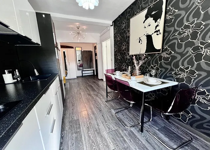 Flh Liberty - 2 Queen Beds, Balcony & Free Parking * Constanţa