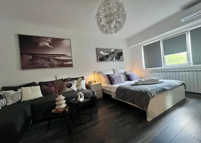 Flh Liberty - 2 Queen Beds, Balcony & Free Parking *