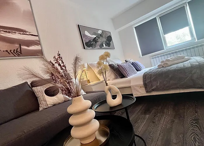 Flh Liberty - 2 Queen Beds, Balcony & Free Parking *