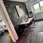 Flh Liberty - 2 Queen Beds, Balcony & Free Parking Διαμέρισμα *