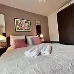 Flh Liberty - 2 Queen Beds, Balcony & Free Parking Διαμέρισμα *
