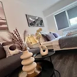 Flh Liberty - 2 Queen Beds, Balcony & Free Parking *