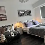 Flh Liberty - 2 Queen Beds, Balcony & Free Parking Διαμέρισμα