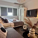 Flh Liberty - 2 Queen Beds, Balcony & Free Parking