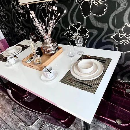 Апартаменты Flh Liberty - 2 Queen Beds, Balcony & Free Parking *