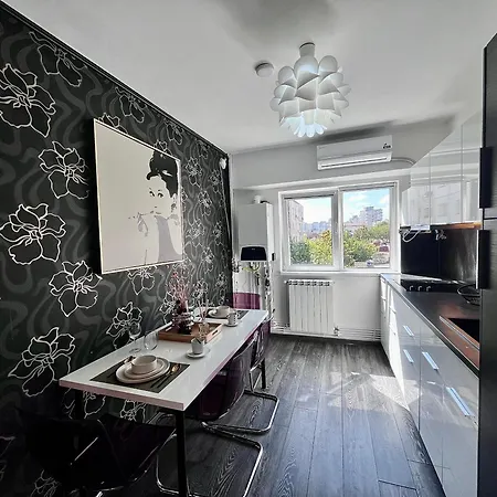 Flh Liberty - 2 Queen Beds, Balcony & Free Parking * Констанца