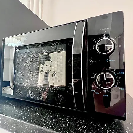 Апартаменты Flh Liberty - 2 Queen Beds, Balcony & Free Parking *