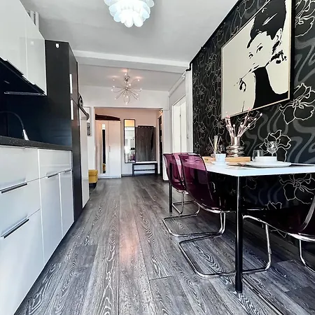 Flh Liberty - 2 Queen Beds, Balcony & Free Parking * Констанца