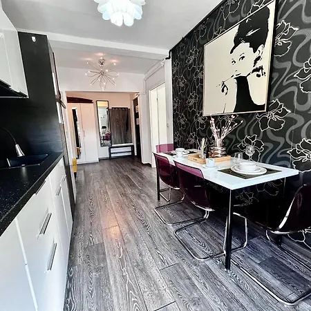 Flh Liberty - 2 Queen Beds, Balcony & Free Parking * Constanţa