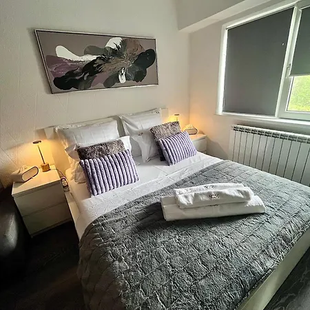 Flh Liberty - 2 Queen Beds, Balcony & Free Parking Apartmán