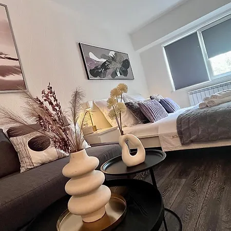 Flh Liberty - 2 Queen Beds, Balcony & Free Parking *