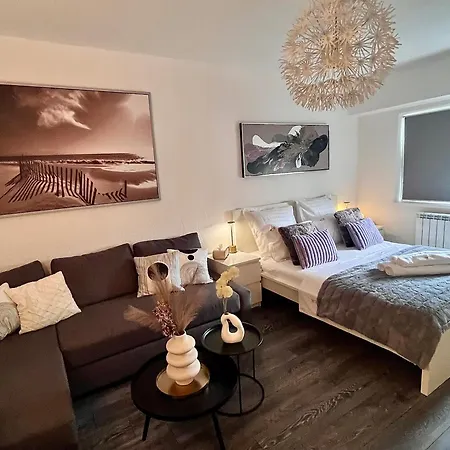 Flh Liberty - 2 Queen Beds, Balcony & Free Parking * Констанца